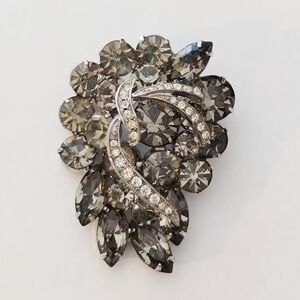 Dazzling Vintage High End Smoky Gray Rhinestone Rhodium Plated Brooch Pin